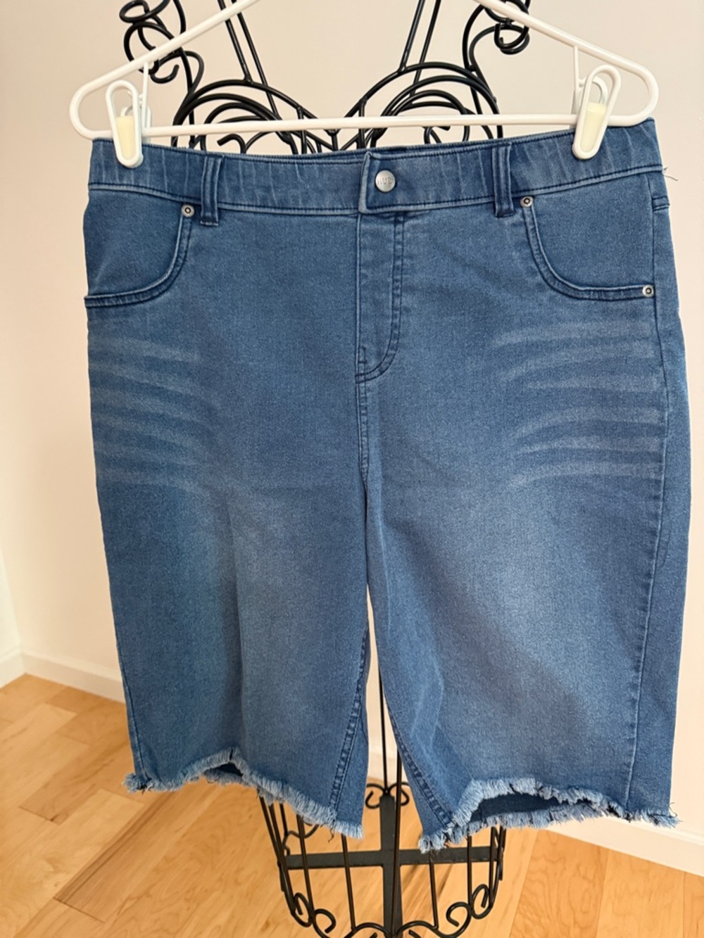 HUE Denim Bermuda Shorts in Medium Blue